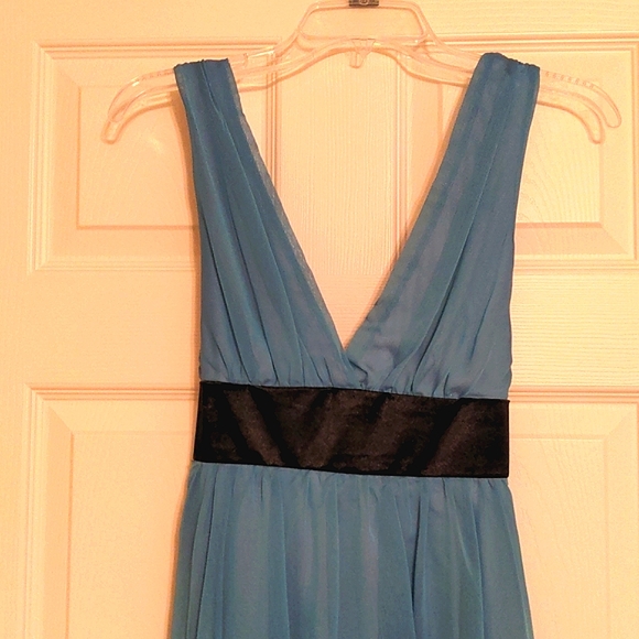 Forever 21 Chiffon Sleeveless Dress with Tie Belt - Picture 2 of 8